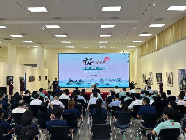 4月12日，2023年“看中国·Z世代青年影像计划——走读肇庆”活动在yL23411永利官网登录美术馆正式启动。南方+ 卢逸轩 拍摄